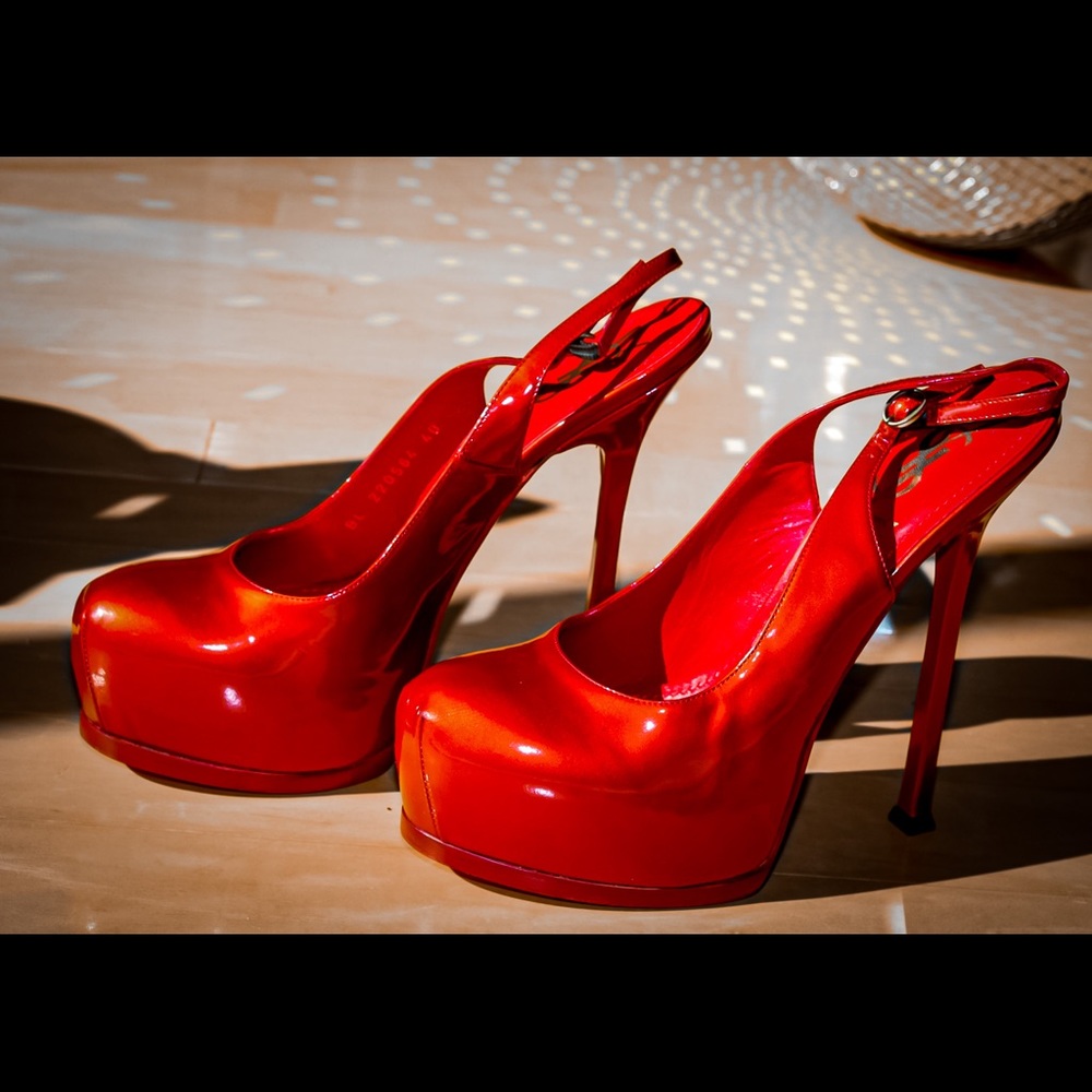 YSL
Poppy Embossed P. Leather Slingback Pumps